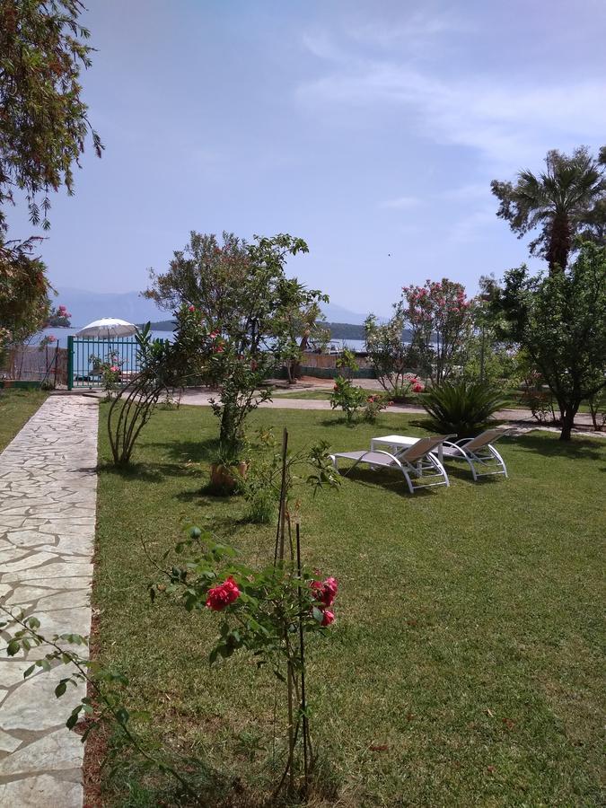 Palmyra Beachfront Studios Nydri  Extérieur photo