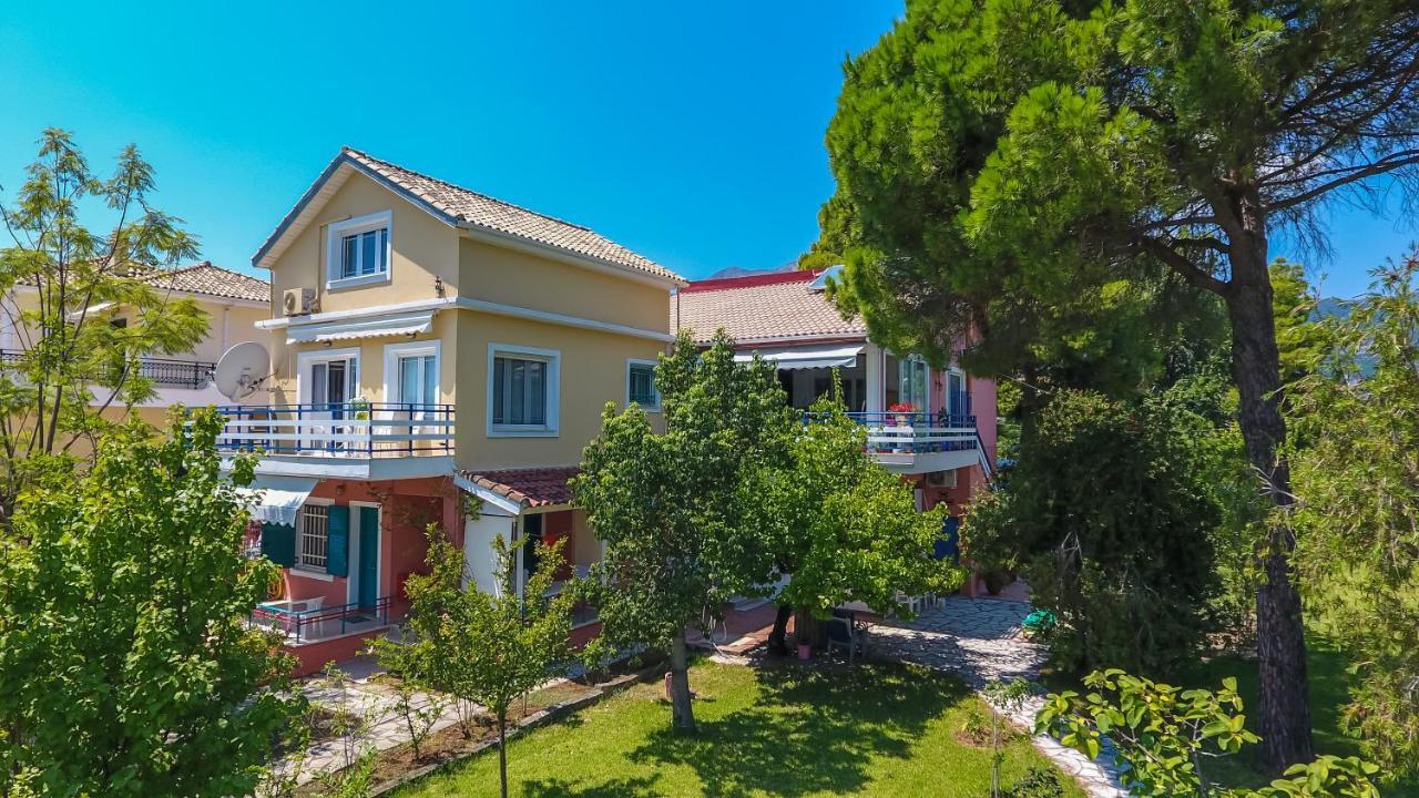 Palmyra Beachfront Studios Nydri  Extérieur photo