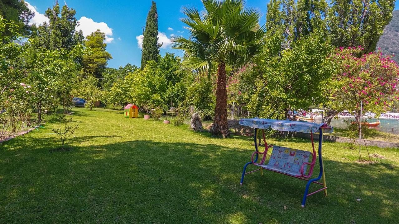 Palmyra Beachfront Studios Nydri  Extérieur photo