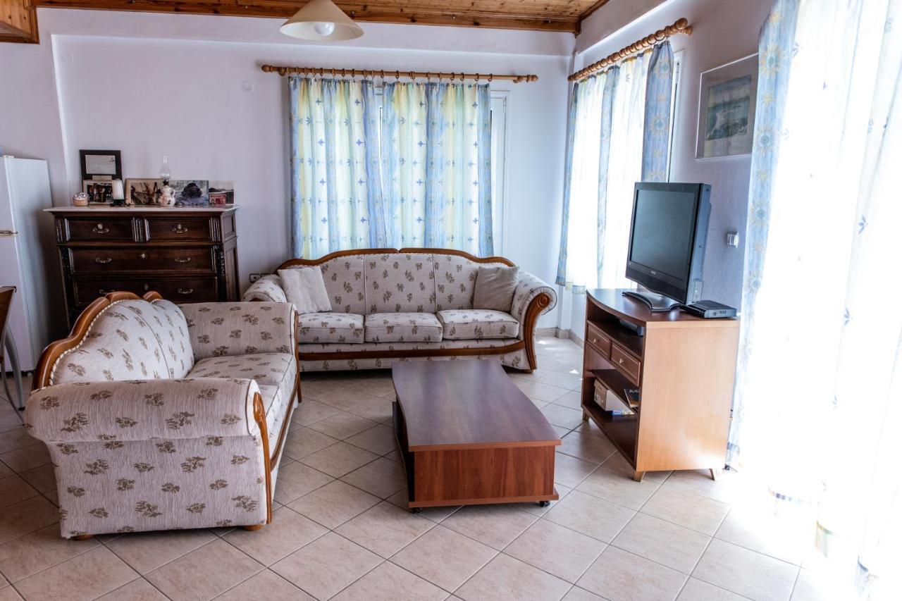 Palmyra Beachfront Studios Nydri  Extérieur photo